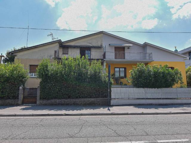 Villa Indipendente in vendita a Montichiari, Lombardia