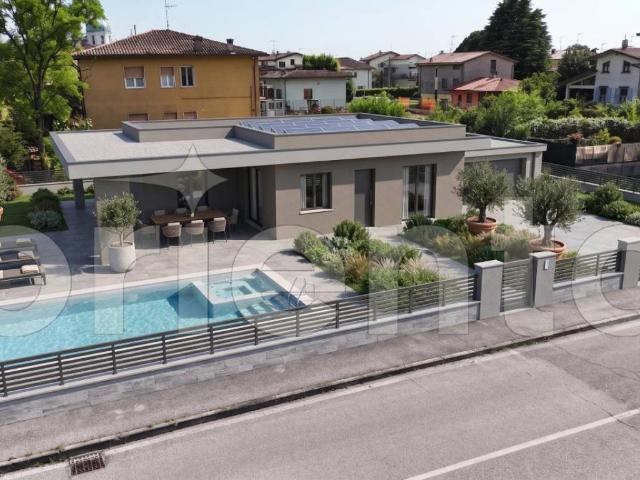 Villa Indipendente in vendita a Montichiari, Lombardia