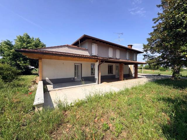 Villa Indipendente in vendita a Montichiari, Lombardia