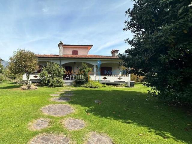 Villa Indipendente in vendita a Montignoso, Toscana