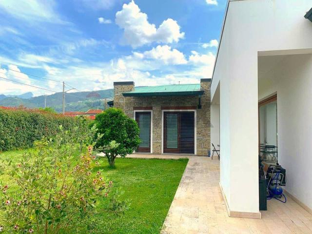 Villa Indipendente in vendita a Montignoso, Toscana