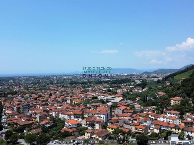 Villa Indipendente in vendita a Prato, Montignoso