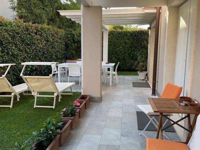 Villa Indipendente in vendita a Montignoso, Toscana