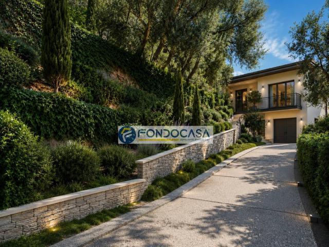 Villa Indipendente in vendita a Piazza, Montignoso