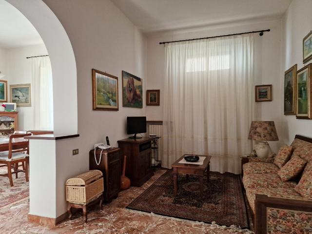 Villa Indipendente in vendita a Debbia, Montignoso
