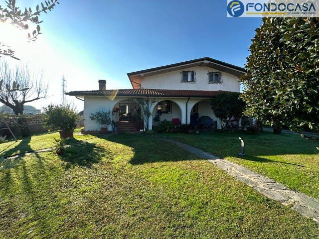 Villa Indipendente in vendita a San Cristoforo, Marina Di Massa