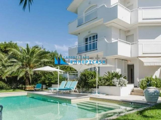 Villa Indipendente in vendita a Montignoso, Toscana