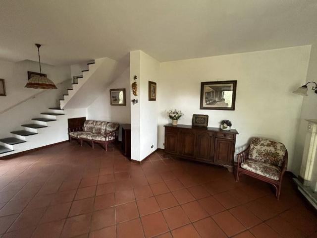 Villa Indipendente in vendita a Prato, Montignoso