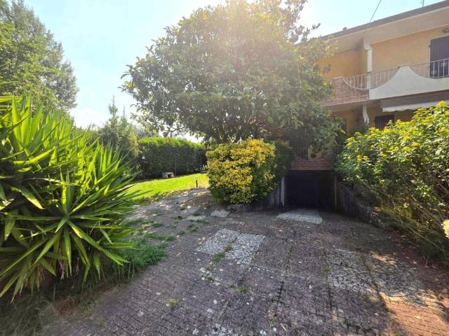 Villa Indipendente in vendita a Montignoso, Toscana