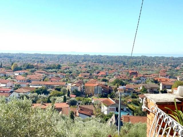 Villa Indipendente in vendita a Prato, Montignoso