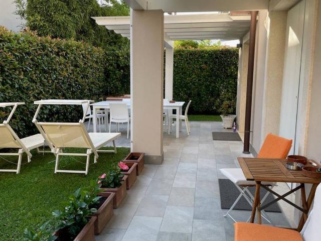 Villa Indipendente in vendita a Montignoso, Toscana