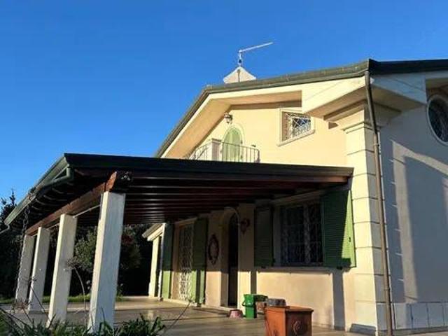 Villa Indipendente in vendita a Montignoso, Toscana