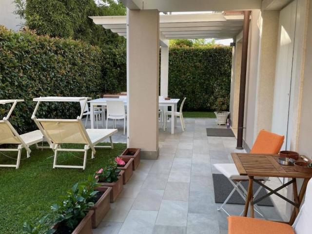 Villa Indipendente in vendita a Montignoso, Toscana