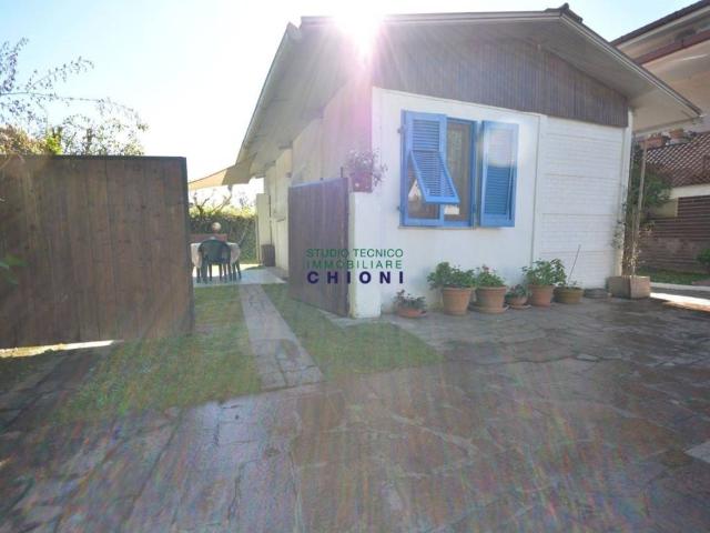 Villa Indipendente in vendita a Montignoso, Massa