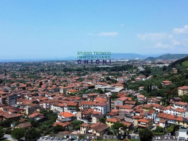 Villa Indipendente in vendita a Prato, Montignoso