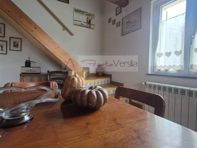 Villa Indipendente in vendita a Montignoso, Toscana