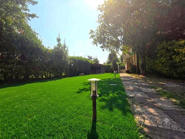 Villa Indipendente in vendita a Montignoso, Toscana