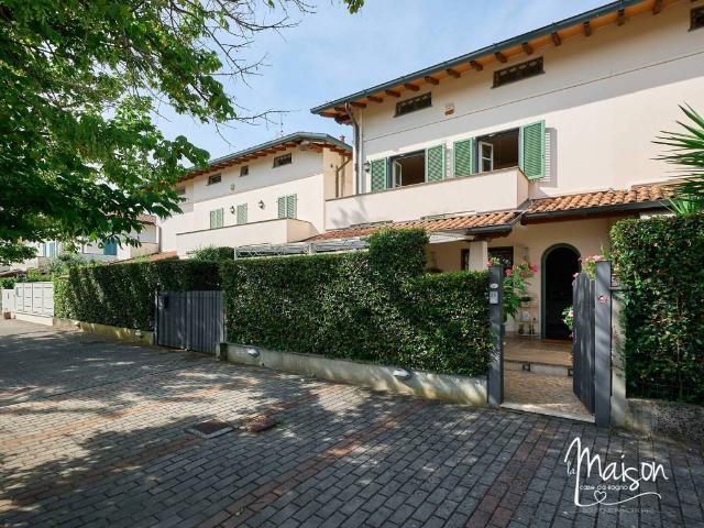 Villa Indipendente in vendita a Montignoso, Toscana