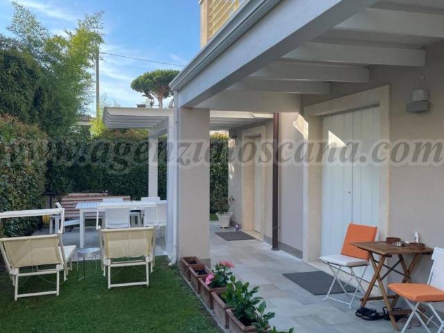 Villa Indipendente in vendita a Montignoso, Toscana
