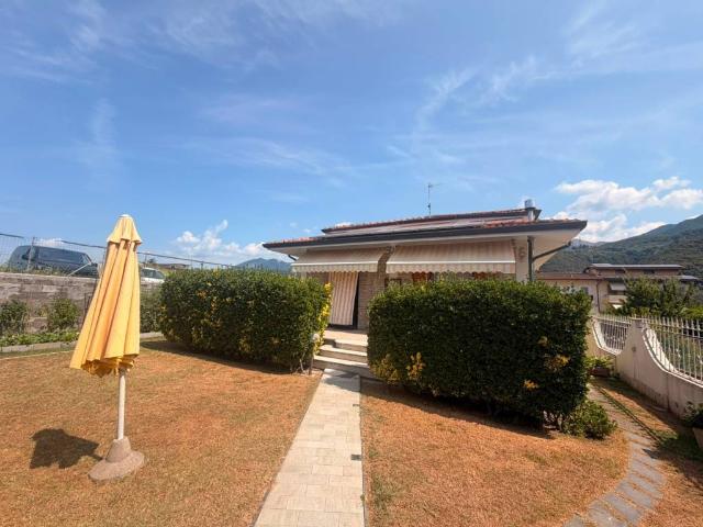 Villa Indipendente in vendita a Montignoso, Toscana