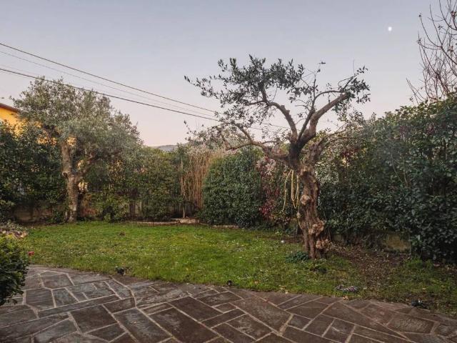 Villa Indipendente in vendita a Debbia, Montignoso