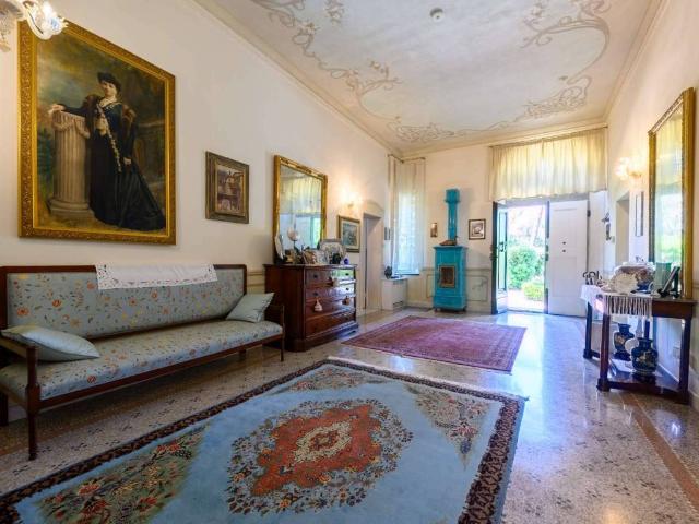 Villa Indipendente in vendita a Cinquale, Montignoso