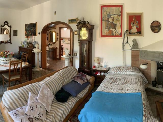 Villa Indipendente in vendita a Montignoso, Toscana