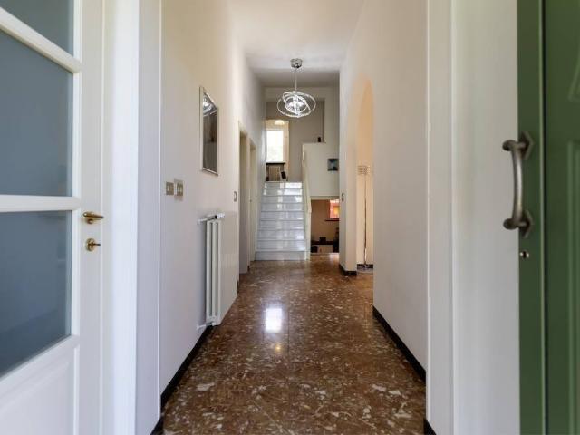 Villa Indipendente in vendita a Montignoso, Toscana