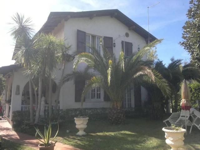 Villa Indipendente in vendita a Montignoso, Massa