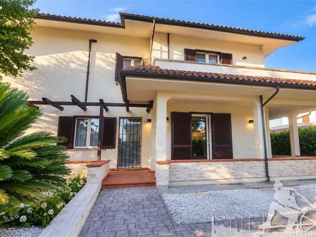 Villa Indipendente in vendita a Renella, Montignoso