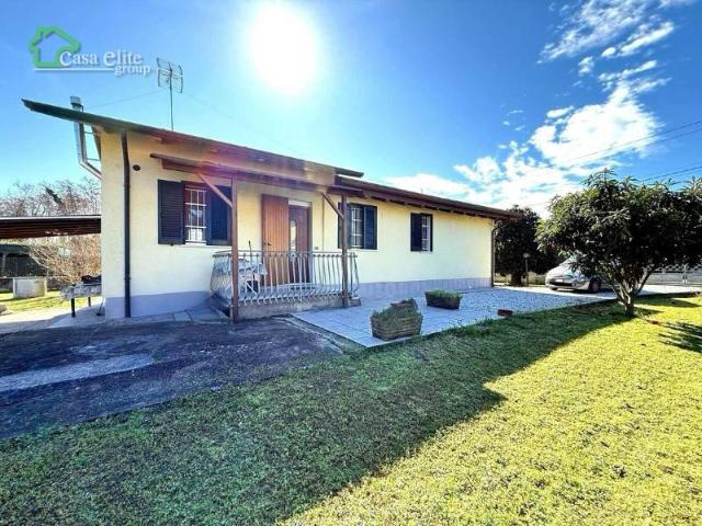 Villa Indipendente in vendita a Montignoso, Massa