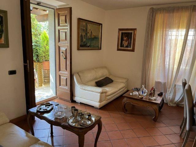 Villa Indipendente in vendita a Debbia, Montignoso