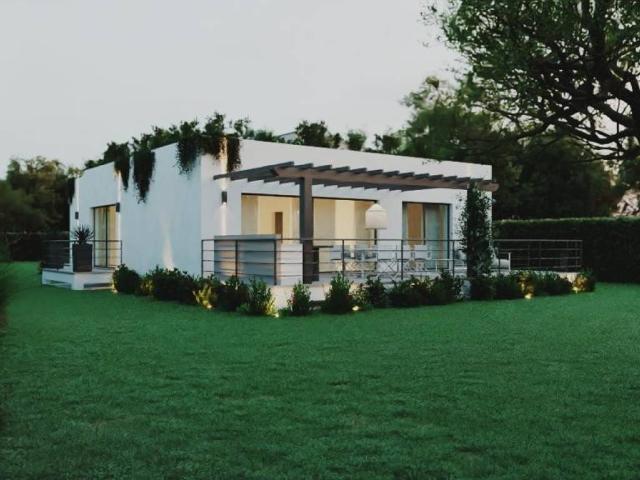 Villa Indipendente in vendita a Montignoso, Toscana