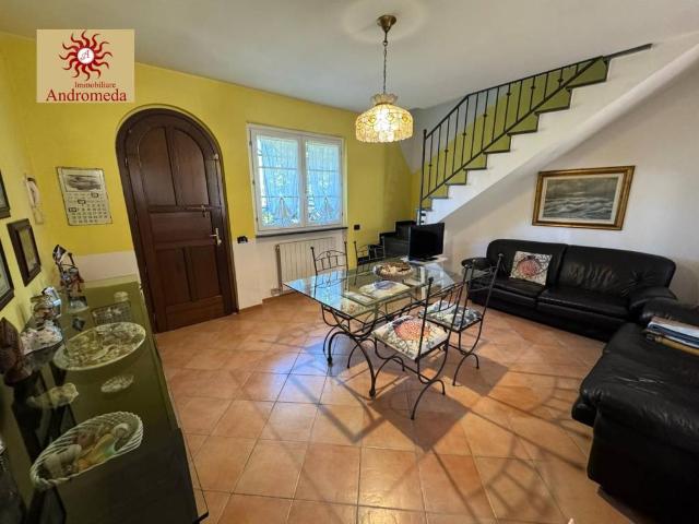Villa Indipendente in vendita a Montignoso, Toscana