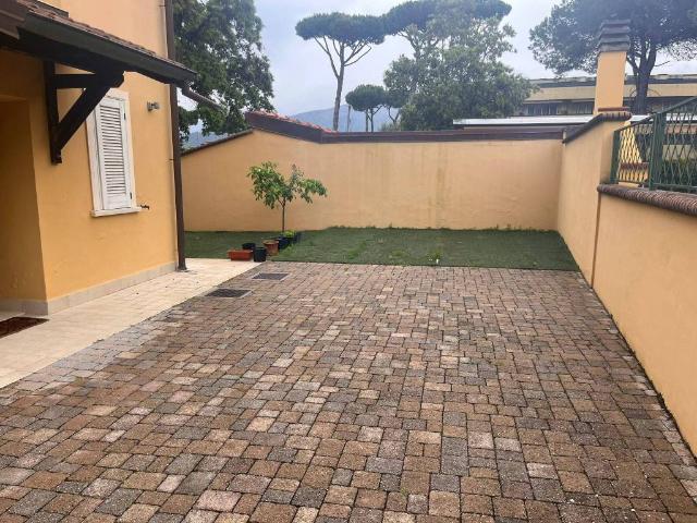 Villa Indipendente in vendita a Montignoso, Toscana