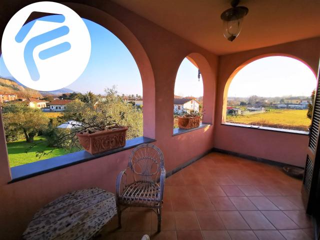 Villa Indipendente in vendita a Montignoso, Toscana
