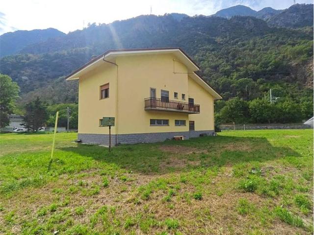 Villa Indipendente in vendita a Montjovet, Aosta