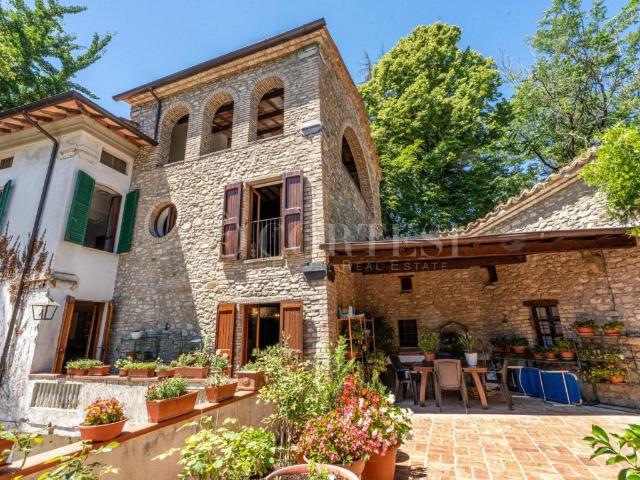 Villa Indipendente in vendita a Montone, Umbria