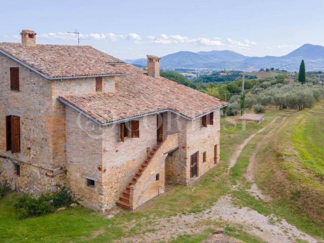Villa Indipendente in vendita a Montone, Umbria
