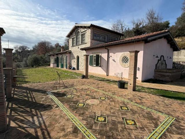Villa Indipendente in vendita a Montopoli Di Sabina, Lazio