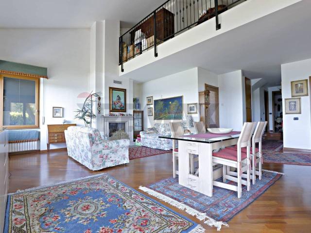 Villa Indipendente in vendita a Montorfano, Lombardia