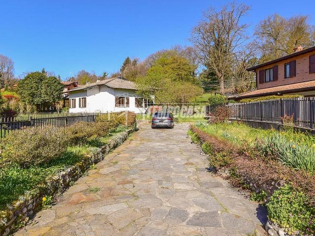 Villa Indipendente in vendita a Montorfano, Lombardia