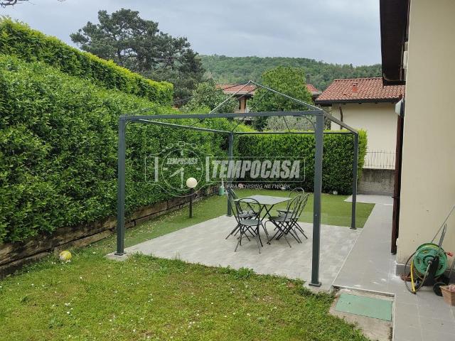 Villa Indipendente in vendita a Montorfano, Lombardia