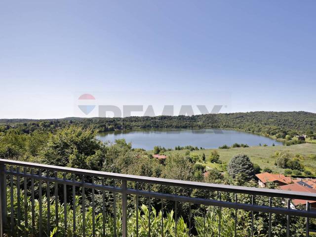 Villa Indipendente in vendita a Montorfano, Lombardia