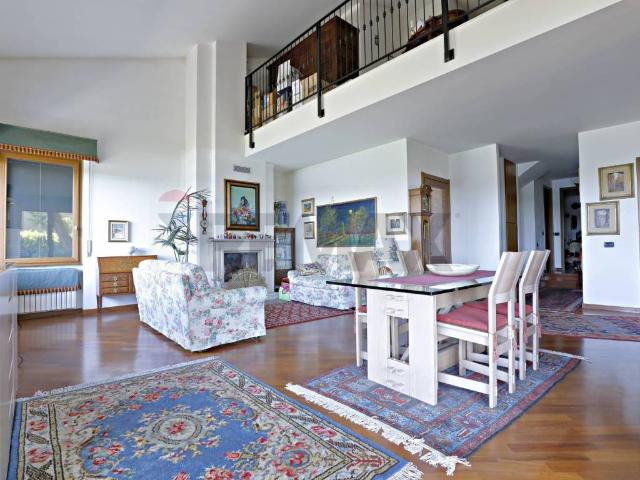 Villa Indipendente in vendita a Montorfano, Lombardia