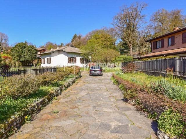 Villa Indipendente in vendita a Montorfano, Lombardia