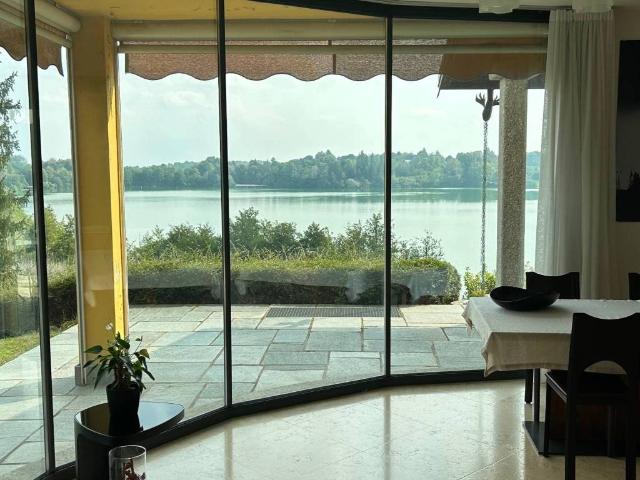 Villa Indipendente in vendita a Montorfano, Lombardia