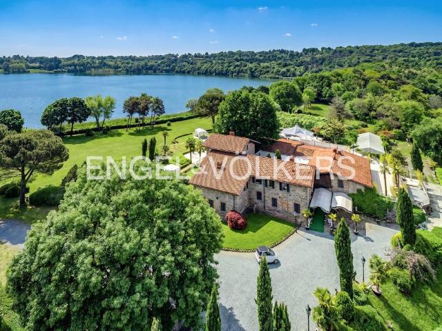 Villa Indipendente in vendita a Montorfano, Lombardia