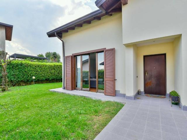 Villa Indipendente in vendita a Montorfano, Lombardia