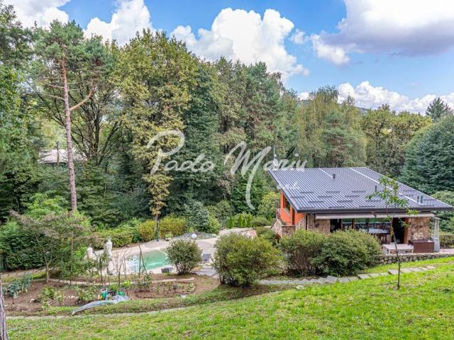 Villa Indipendente in vendita a Montorfano, Lombardia